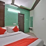 Oyo 39829 Kum Kum Palace Hotel