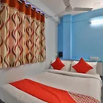 Oyo 39829 Kum Kum Palace Hotel