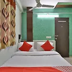 Oyo 39829 Kum Kum Palace Hotel