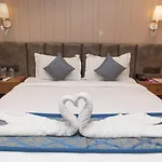 Pinnacle Grand Hotel