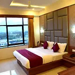 Hotel Royal Square By Sky Stays