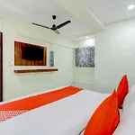 Oyo 67789 Hotel Savera