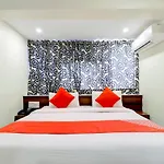 Oyo 67789 Hotel Savera