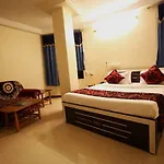 Oyo Hotel Blue Diamond
