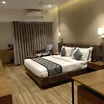 Pinnacle Grand Hotel