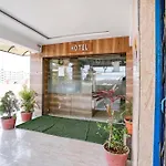 Fabhotel Ratna Palace