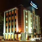 Hotel Pristine Residency
