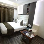 Oyo Premium Law Garden C G Road