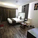 Oyo Premium Law Garden C G Road