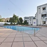 Oyo 5054 Sun-N-Step Club