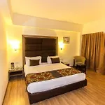 Oyo Premium Vastrapur Lake