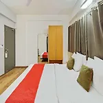 Oyo Townhouse 30 Ashram Road Ahmedabad