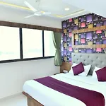 Hotel Royal King By Sky Stays
