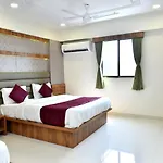 Hotel Royal King By Sky Stays