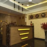 Hotel Royal King By Sky Stays