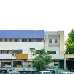 Oyo 893 Hotel Seven
