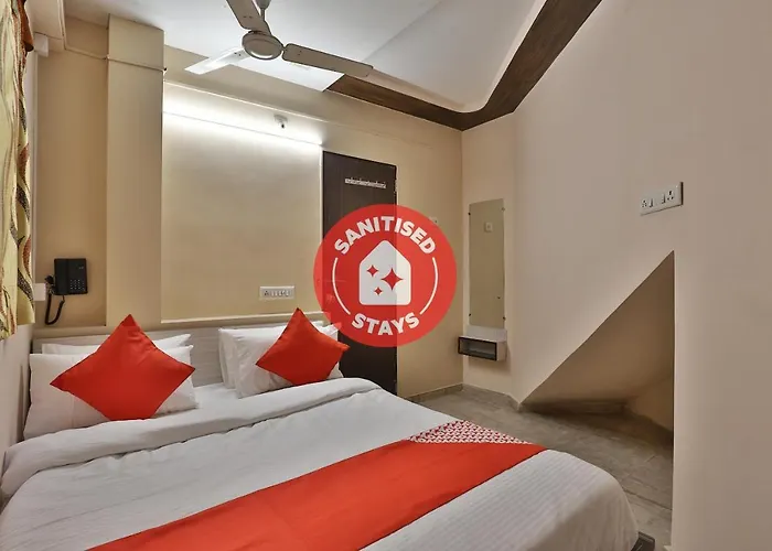Oyo 39829 Kum Kum Palace Hotel