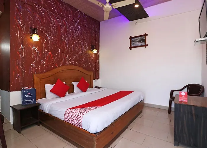 Oyo 67789 Hotel Savera