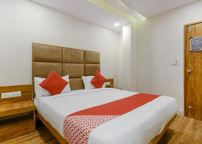 Super Oyo Hotel Safari Inn