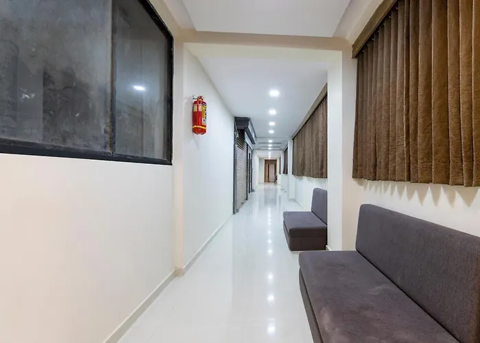Hotel O Bhavya
