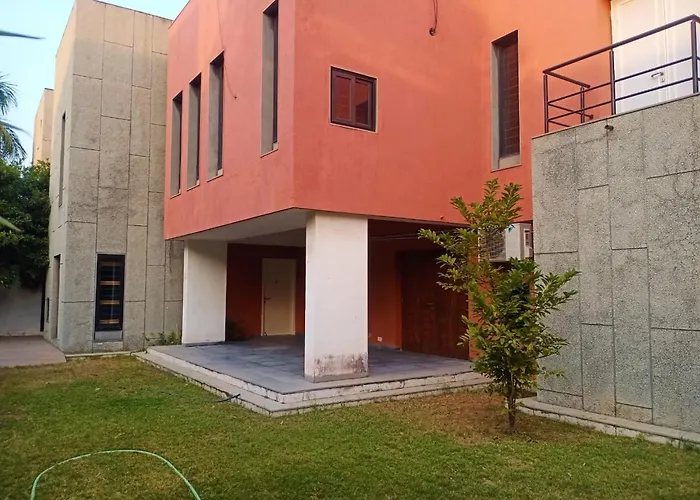 Villa-Safal Amrakunj
