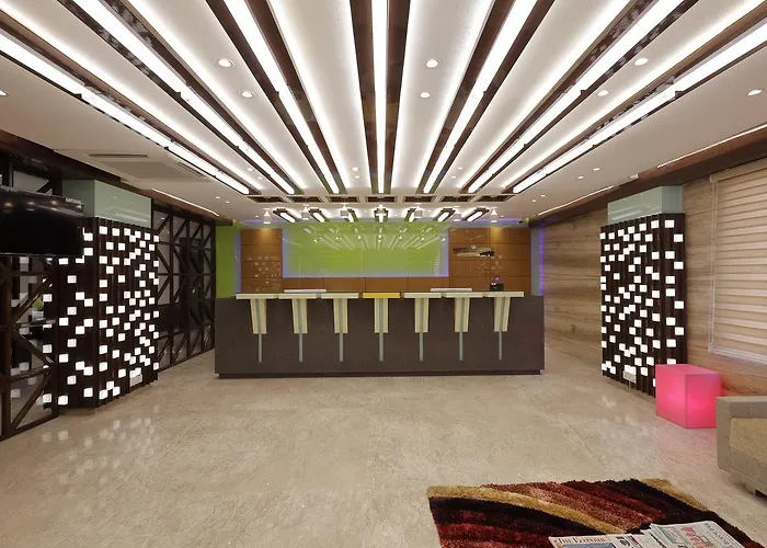 Hotel O Ellis