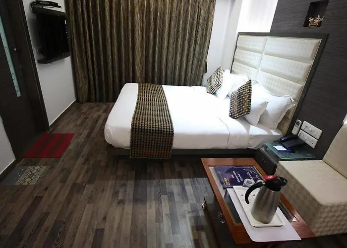 Oyo Premium Law Garden C G Road