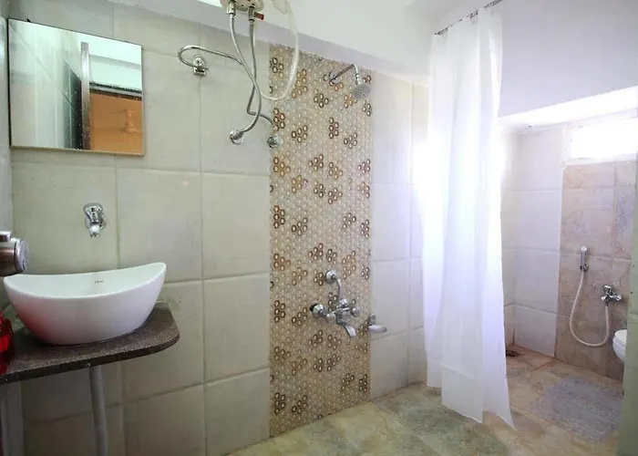Oyo Rooms Swastik Char Rasta Cg Road