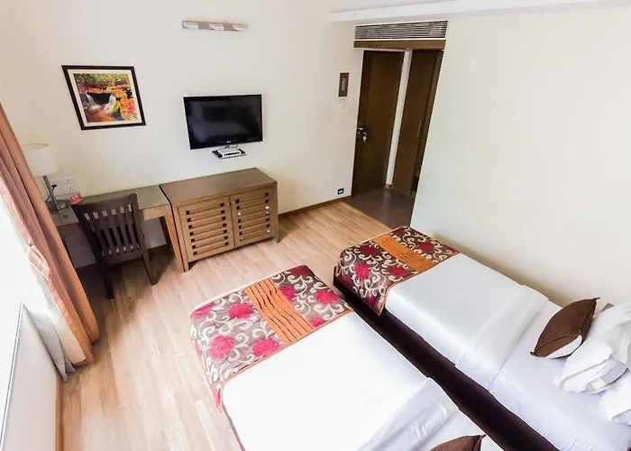 Oyo Premium Vastrapur Lake