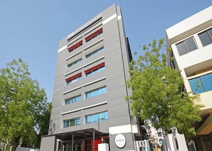 Oyo Townhouse 30 Ashram Road Ahmedabad
