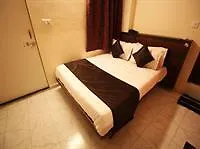 Oyo Rooms Maninagar Station 3