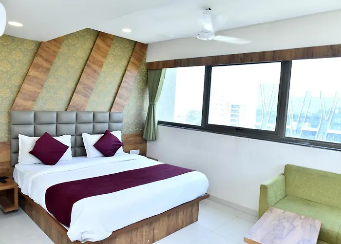Hotel Royal King By Sky Stays