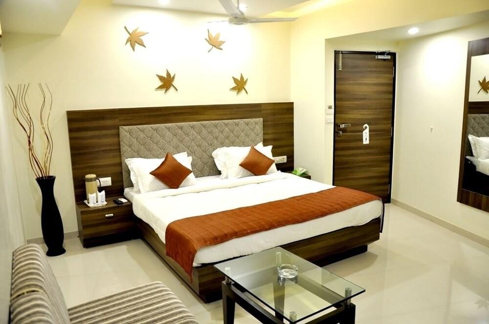 Ashish Hotel 3*