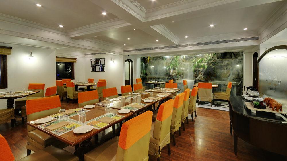 Hotel Lemon Tree Premier “the Atrium”