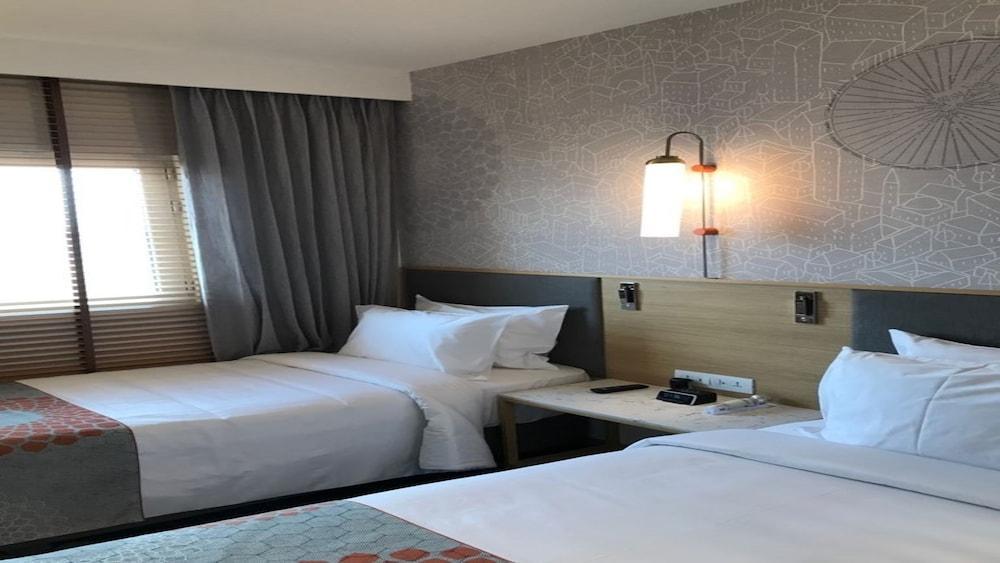 Express Prahlad Nagar By Ihg Hotel