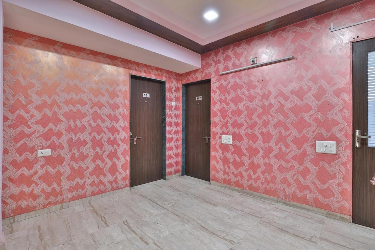 Oyo 39829 Kum Kum Palace Hotel 3*