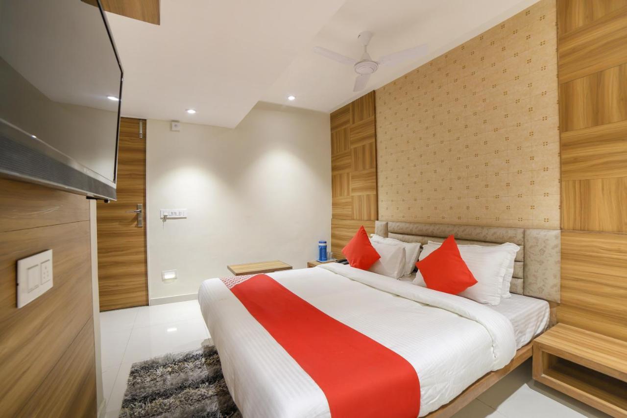 Oyo 35659 Kingsway Ahmedabad