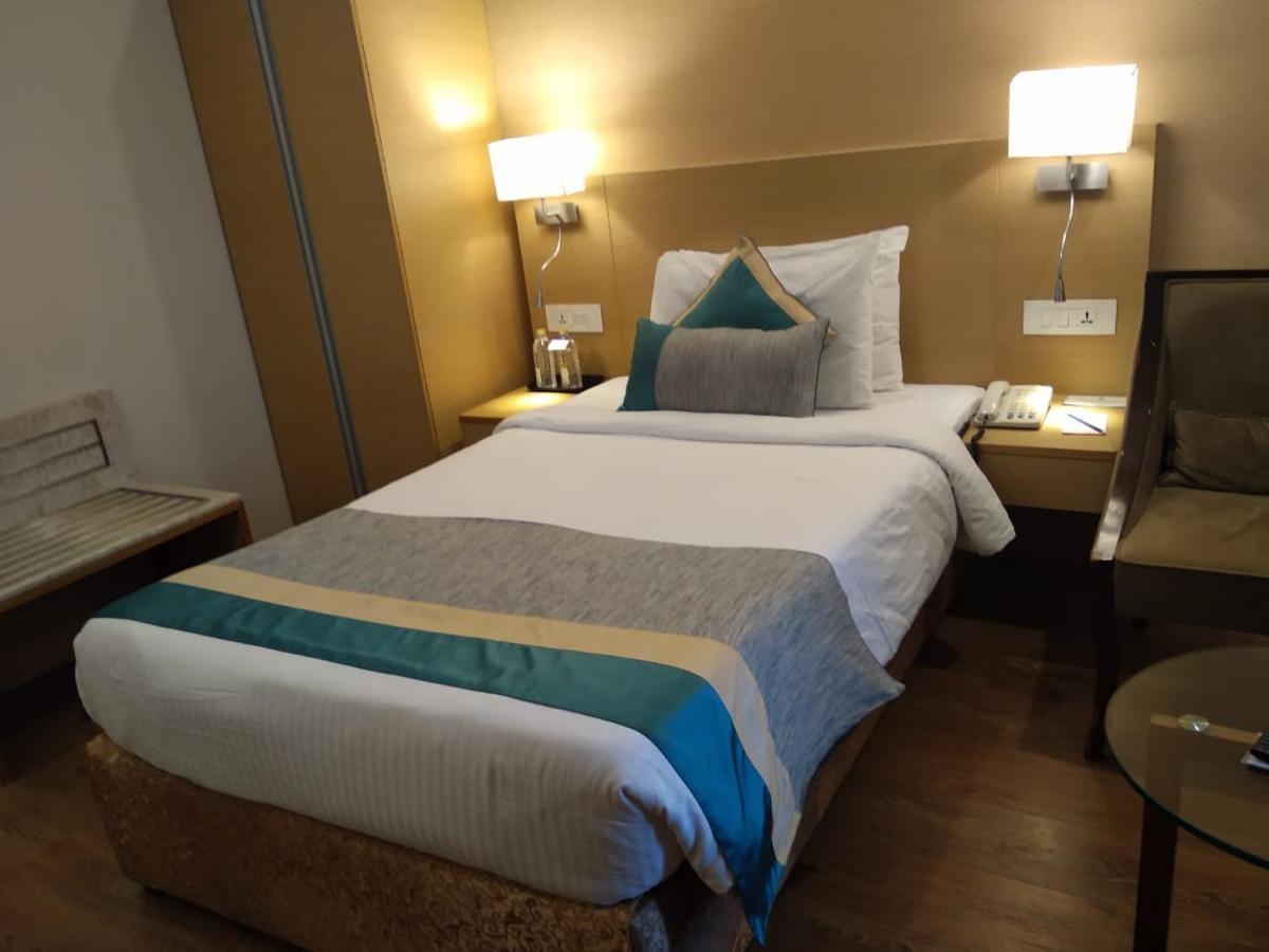 Sarovar Portico Rivera 4*
