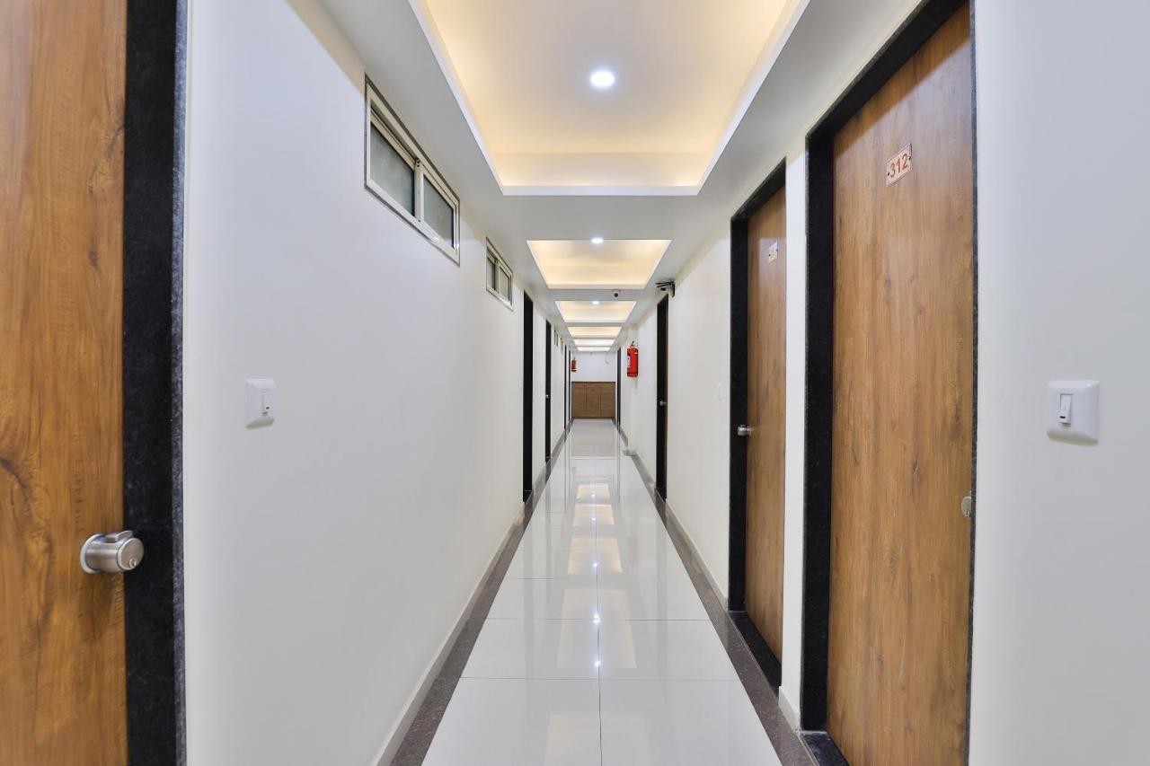 Hotel Oyo 25009 Crystal 3*