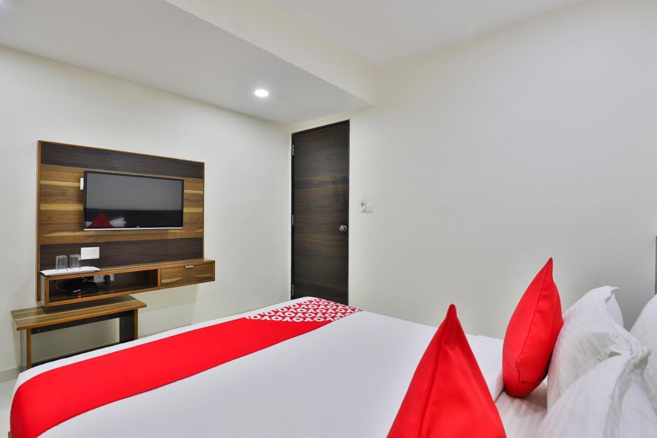 Oyo 25009 Crystal Hotel Ahmedabad