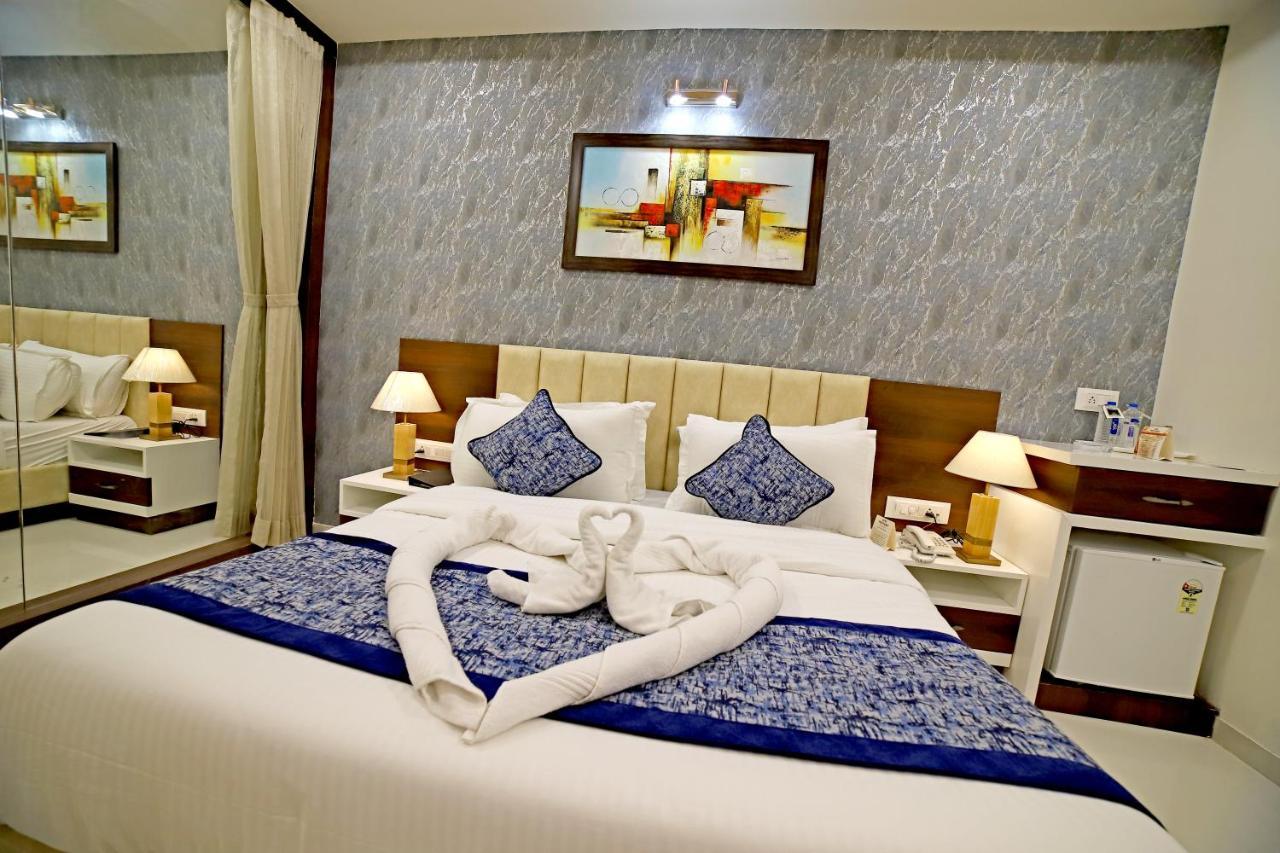 Priya Palace Hotel *