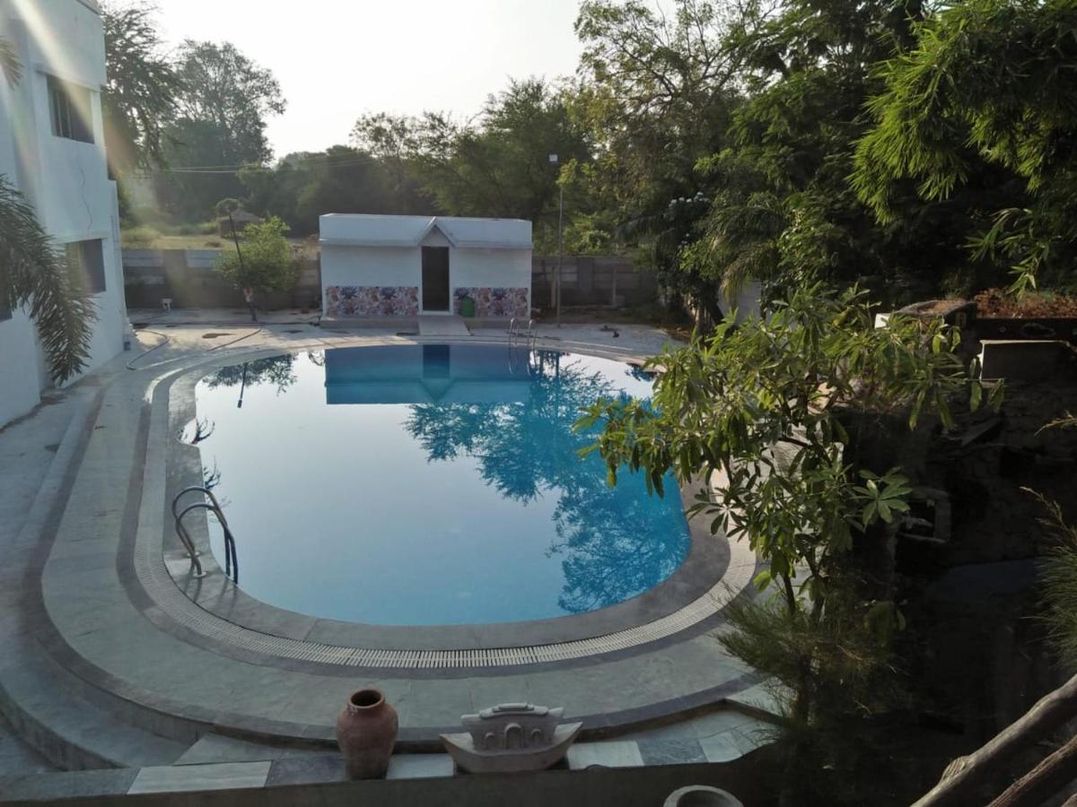 Royal Club & Resort