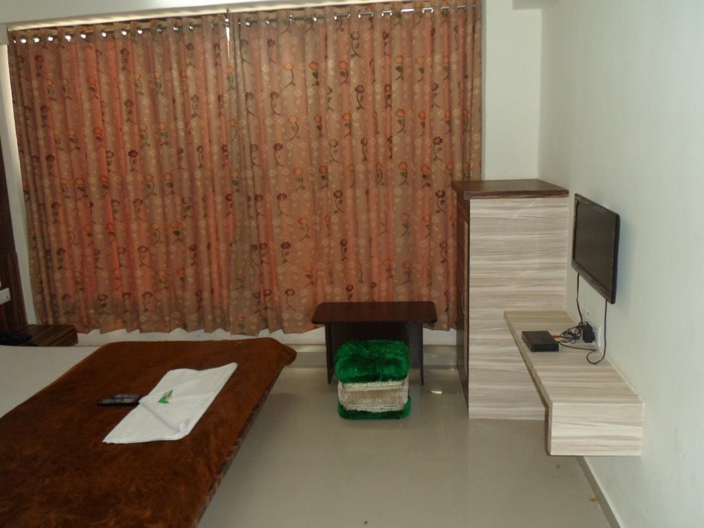 Hotel Om Palace Hotel Ahmedabad