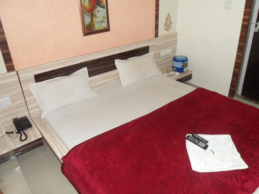 Hotel Om Palace Ahmedabad