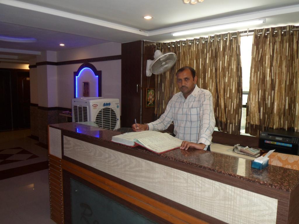 Hotel Om Palace Ahmedabad