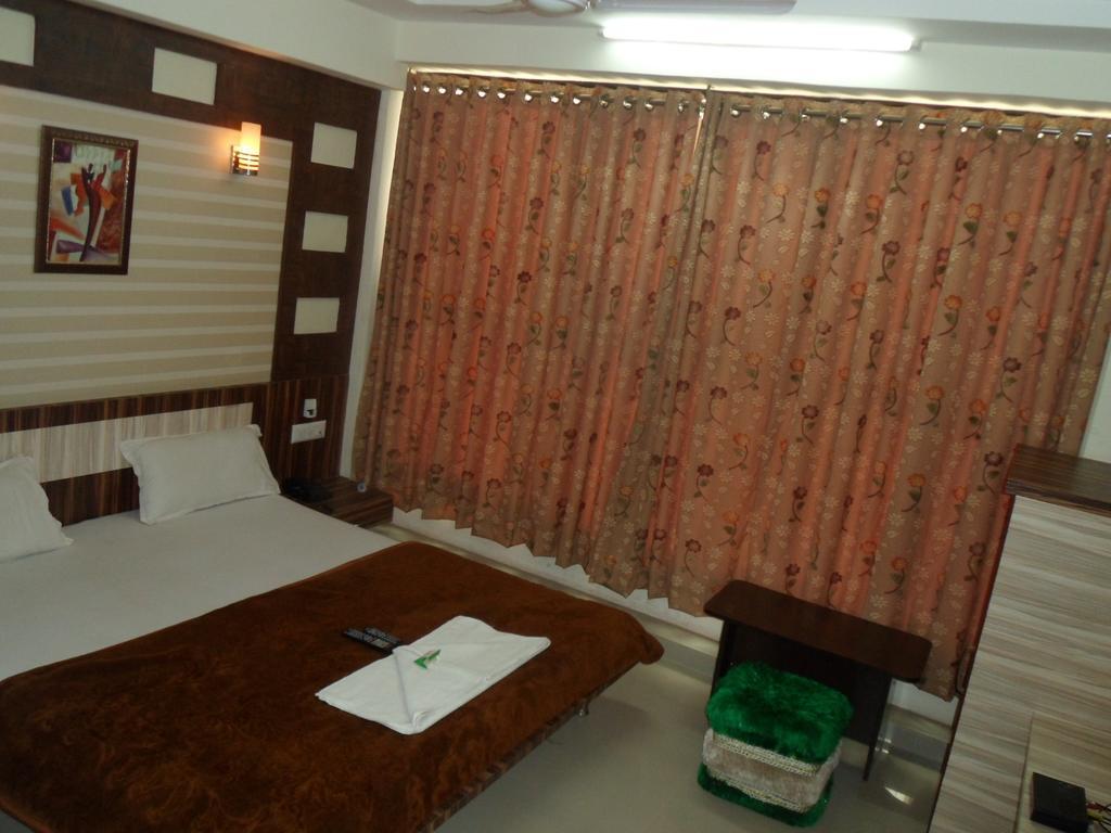 Hotel Om Palace Hotel Ahmedabad