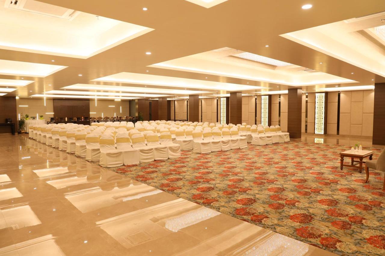 Hotel Sarovar Portico Rivera 4*