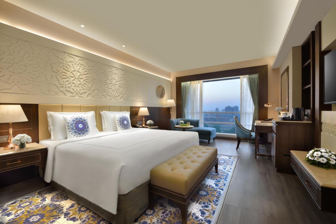 Taj Skyline Hotel 5*