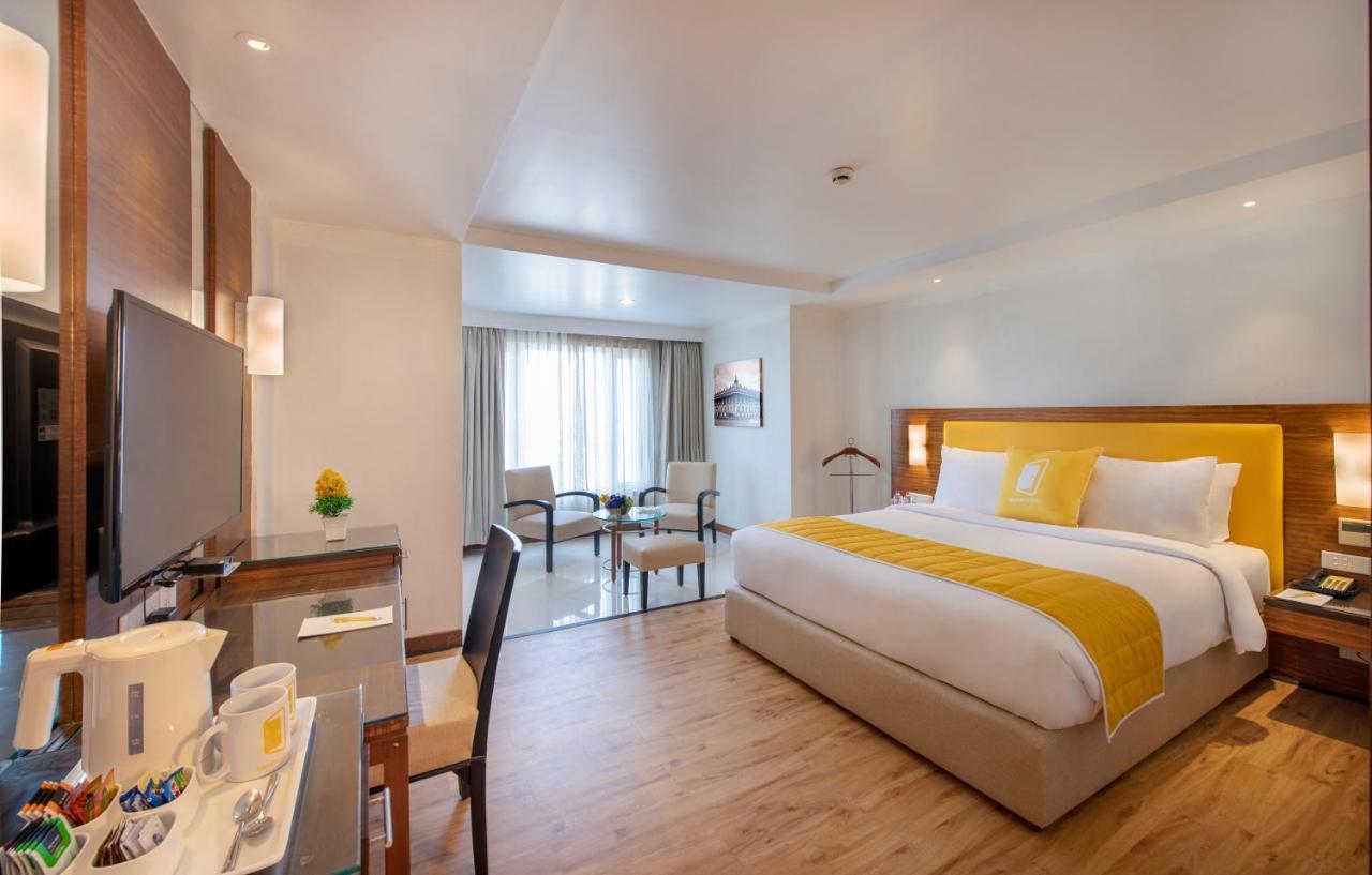 Hotel Bloomsuites L Ahmedabad