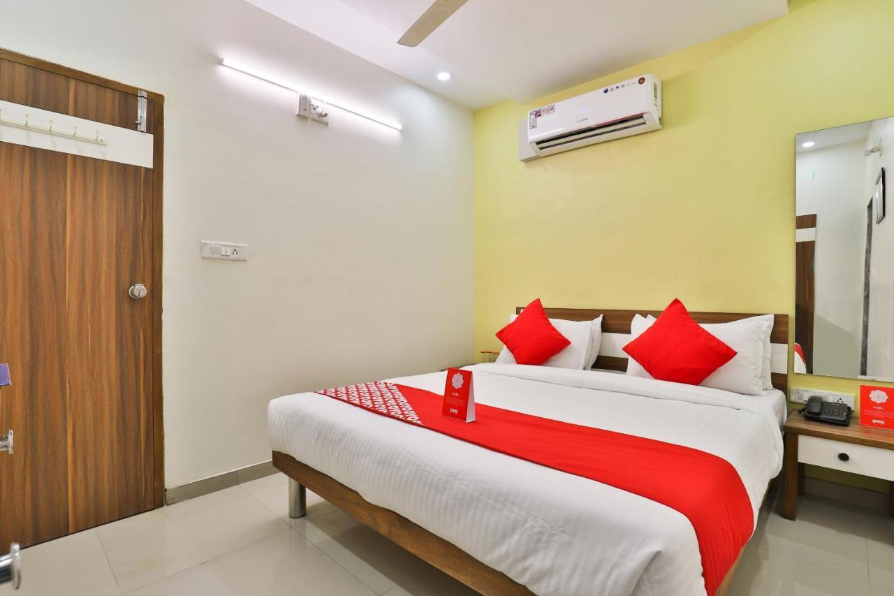 Oyo 15417 Red Rose Hotel